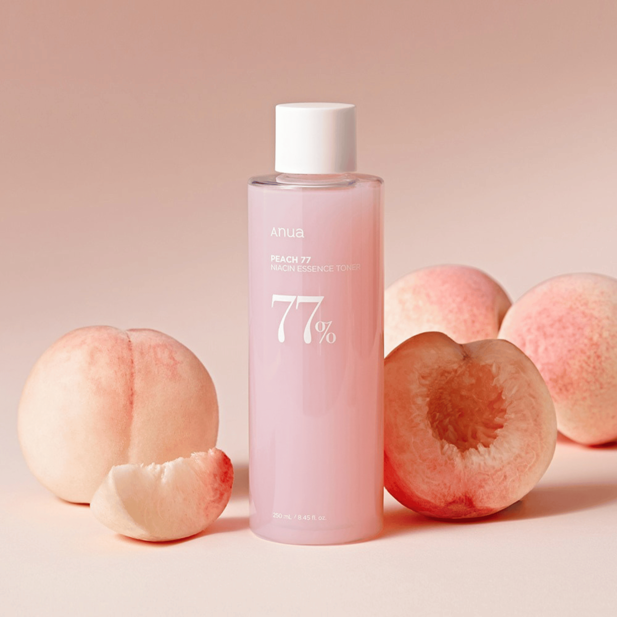 Anua Peach 77% Niacin Essence Toner zwischen Pfirsichen um die frische hervorzuheben.
