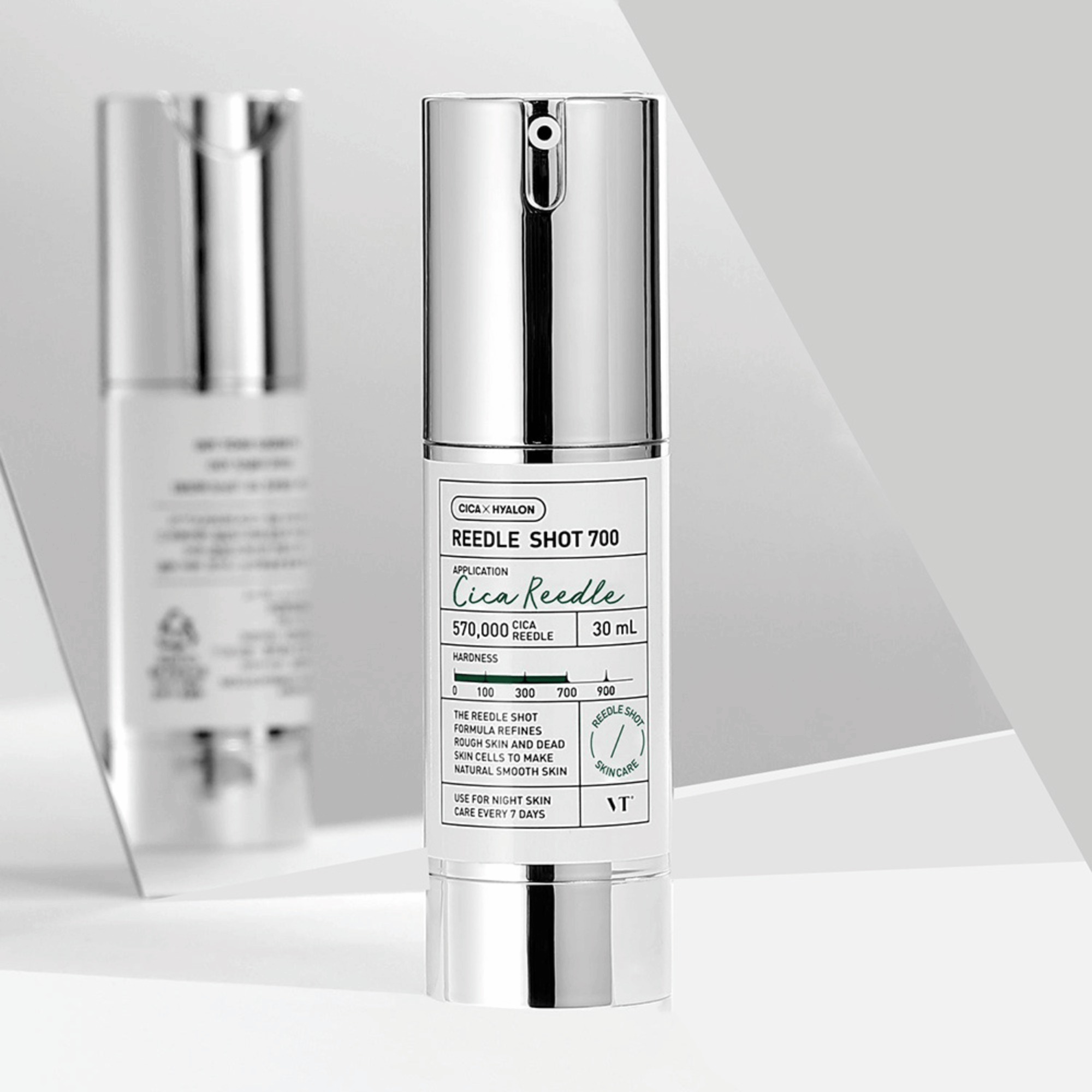 Reedle Shot 700 von VT Cosmetics mit Spiegelreflexion, hochwertiger silberner Flakon