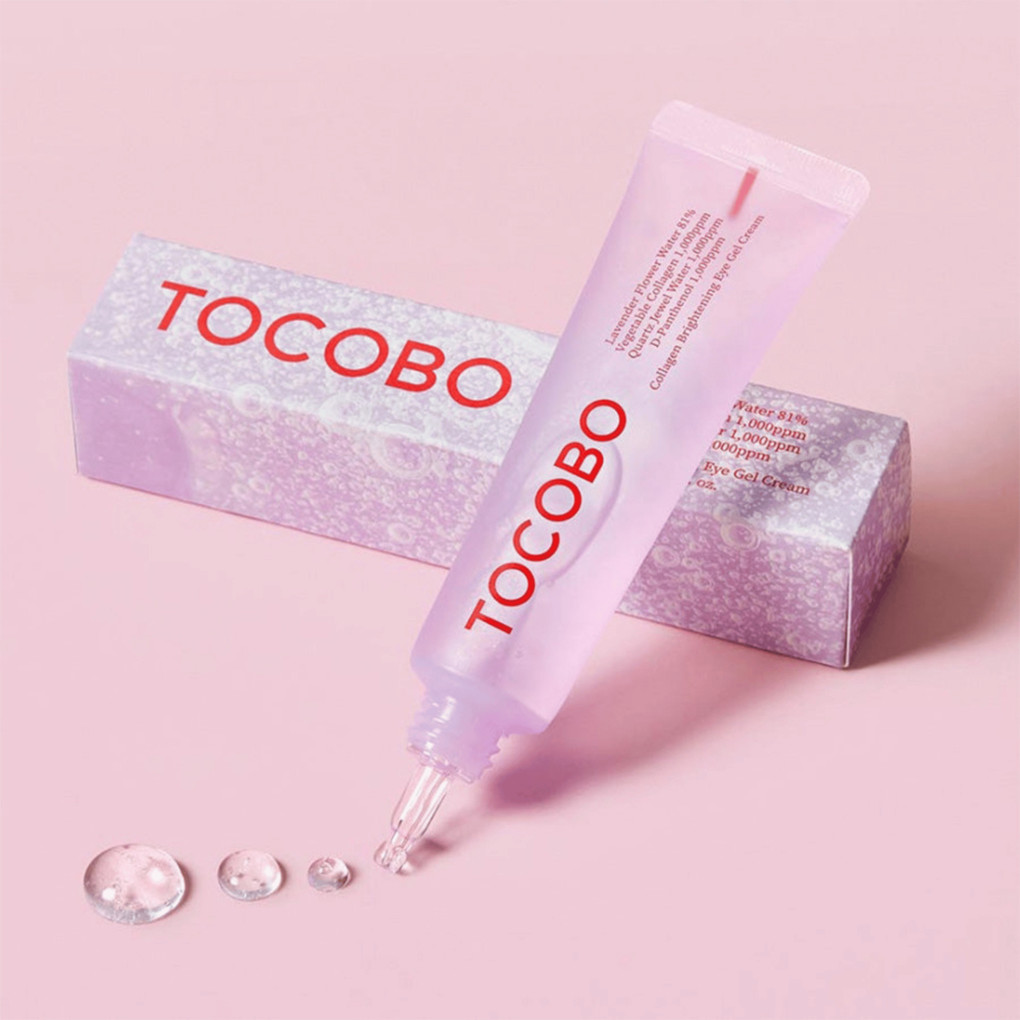 Tocobo Collagen Eye Gel Cream neben farblich passender Box auf rosa Fläche, Geltextur in Tropfenform im Vordergrund