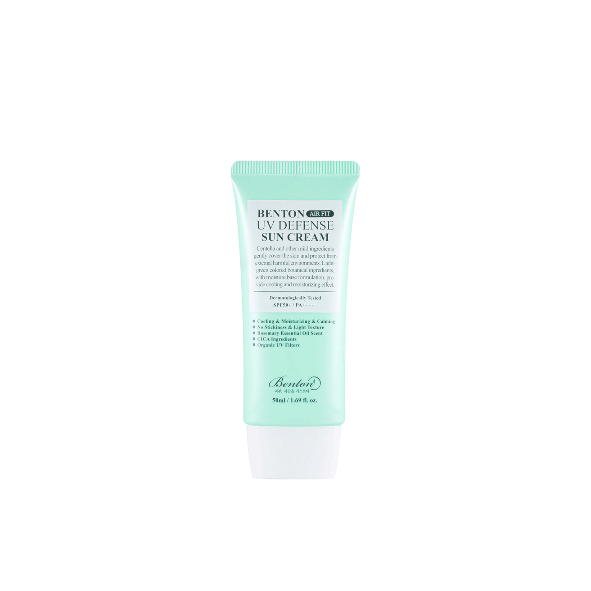 Benton Air Fit UV Defense Sonnencreme SPF50+ PA++++ steht aufrecht und zeigt ein hellblaugrünes und weißes Design auf weißem Hintergrund.