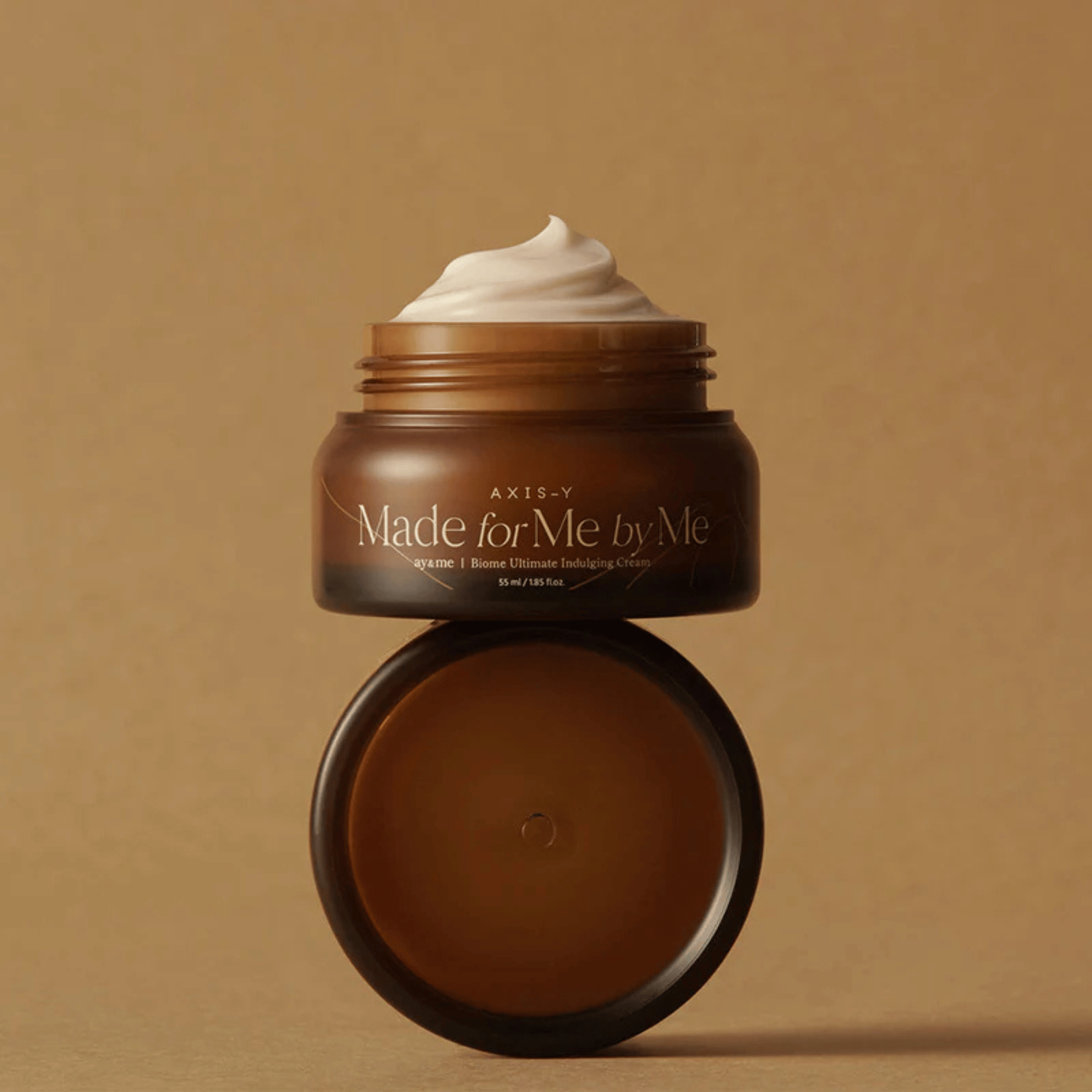 Axis-Y Biome Ultimate Indulging Cream mit geöffnetem Deckel aufgestellt – feuchtigkeitsspendende koreanische Hautpflege
