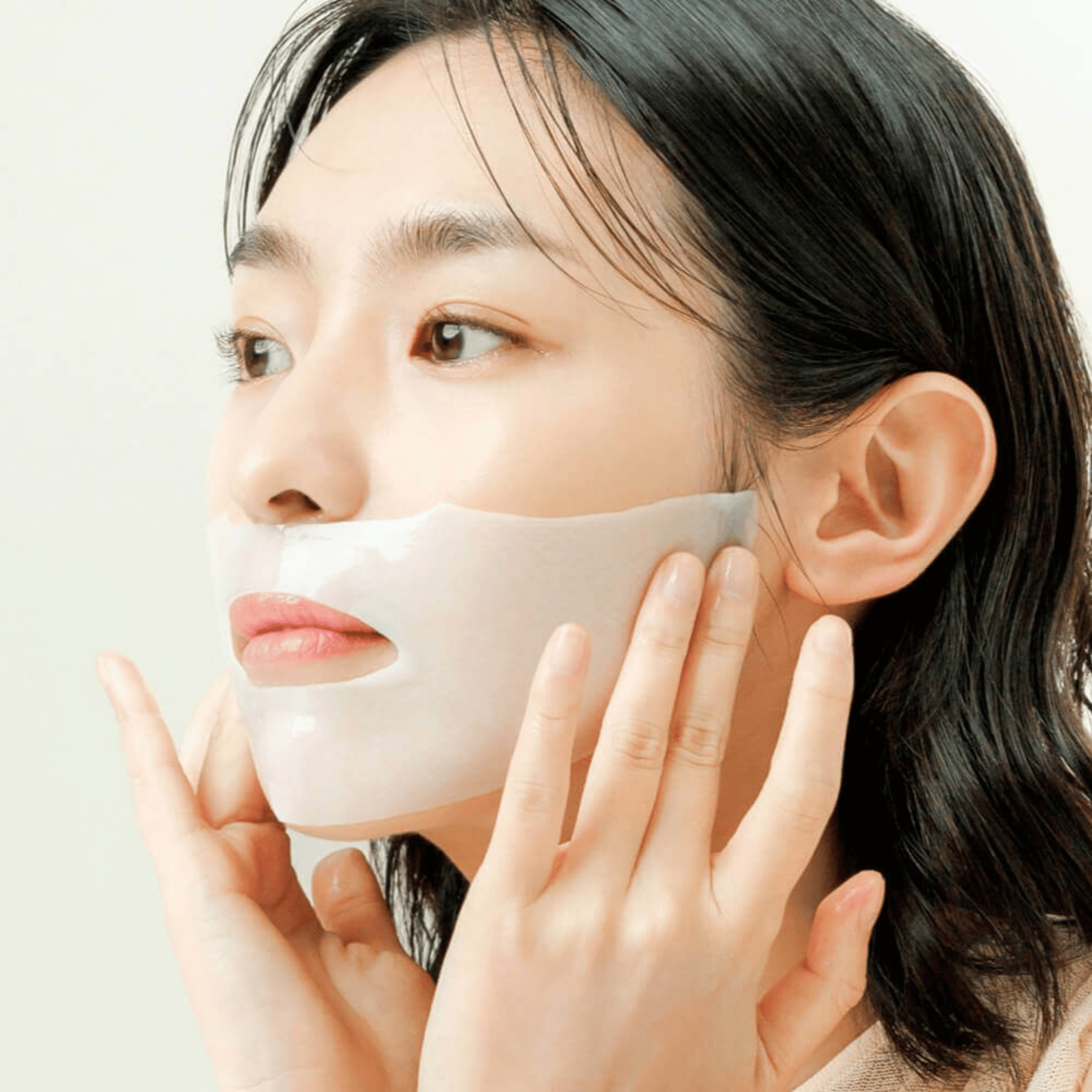 Anwendung der Abib Collagen Gel Mask – feuchtigkeitsspendende Tuchmaske für gepflegte, glatte Gesichtshaut