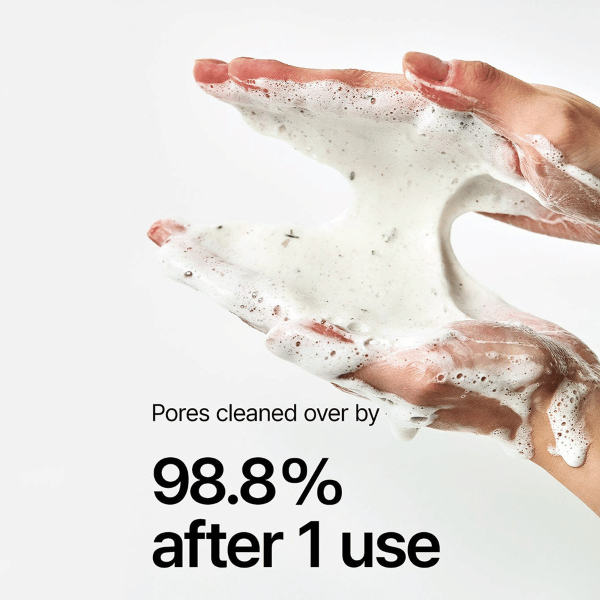 Schaumreiniger mit Quercetinol zur gründlichen Entfernung von Unreinheiten und Talgablagerungen