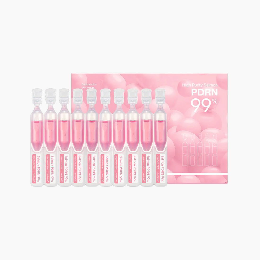 Eine Schachtel mit der Aufschrift Medicube PDRN Pink One Day Serum 10Stk steht hinter zehn kleinen Fläschchen mit rosa Flüssigkeit, die in einer Reihe angeordnet sind.