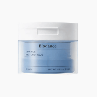 Ein Tiegel Biodance Cera-nol Gel Toner Pads 60 Pads, Nettogewicht 4.93 oz (140g), hat einen weißen Deckel und einen hellblauen durchsichtigen Behälter.