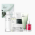 Das Anua Complete Skincare Set enthält Toner, Maske, Reinigungsöl, Sonnenschutz, Reinigungsschaum, beruhigende Creme und ein rosa Serum - alles zusammen.